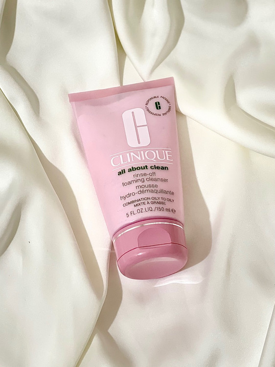 تصویر محصول شوینده صورت فومی پوست چرب کلینیک Clinique