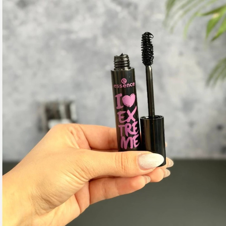 ریمل اسنس مشکی (حجم دهنده) Essence